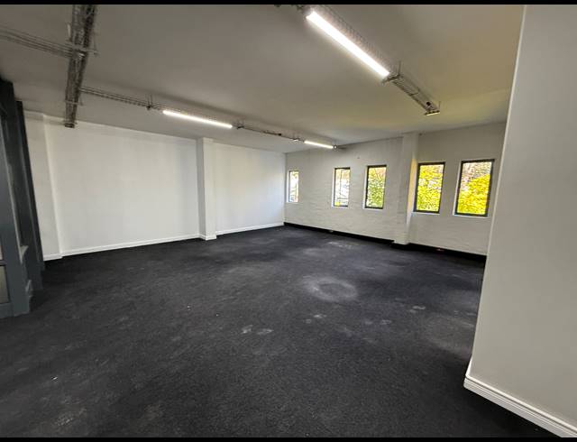144M² OFFICE TO LET IN GREENSIDE